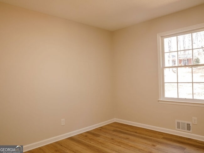 Building Photo - 95 Simpson Dr NE