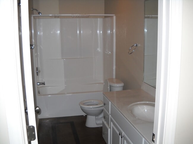 Building Photo - 1132 MS-9