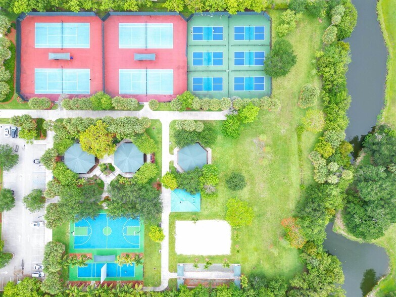 Building Photo - 4030 W Palm Aire Dr