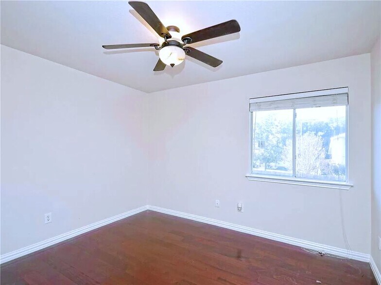 Room 2 - 1806 Wallin Loop