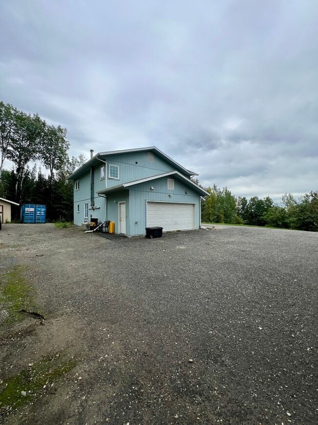 Building Photo - Spacious 3BR/2.5BA Fairbanks Home – Garage...