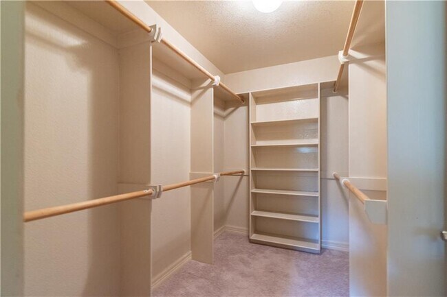 Building Photo - 2110 E Cinnamon Way