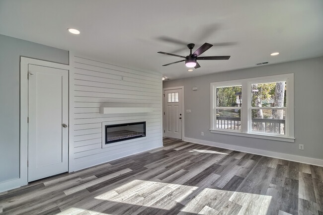 Building Photo - 209 Lynch Ln