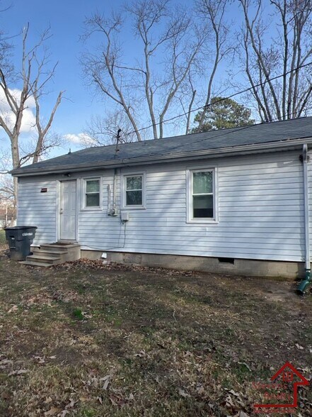 Building Photo - 1070 Brown Ave