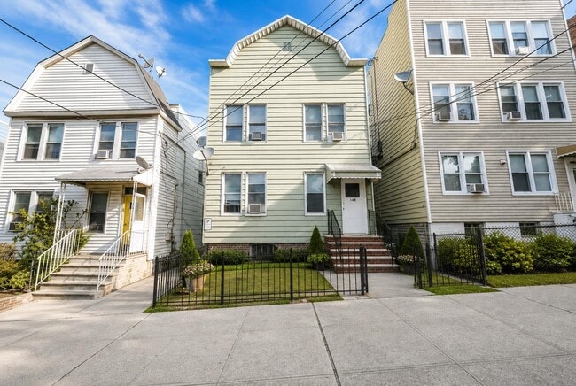 Building Photo - 148 Carlton Ave