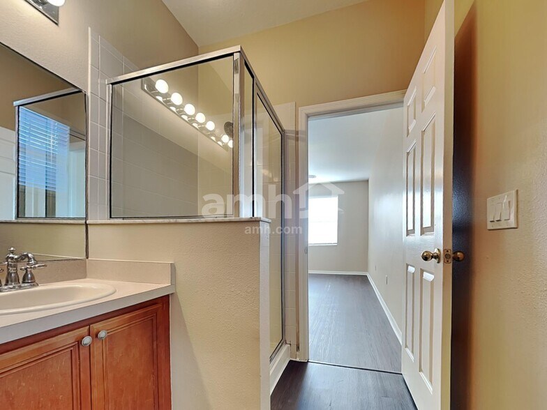 Building Photo - 10402 Boyette Creek Blvd