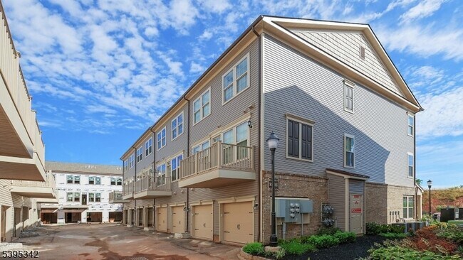 Building Photo - 95 Robeson St