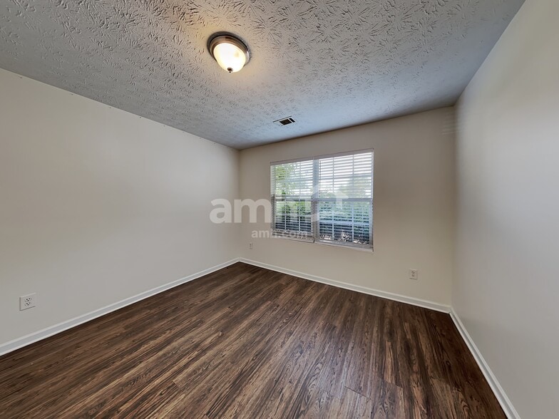 Building Photo - 910 Harbins View Dr