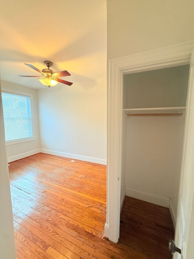 Building Photo - Eckington 3 Bedroom/ 2 Bath TH convenient to Metro  & Howard U