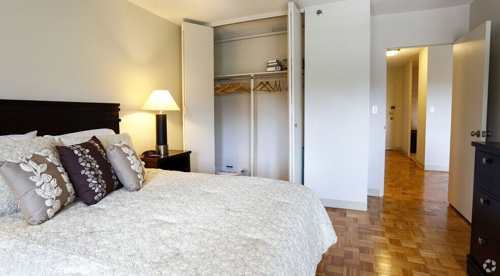 Building Photo - 1570 Tremont St