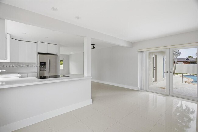 Building Photo - 5250 SW 96th Ave