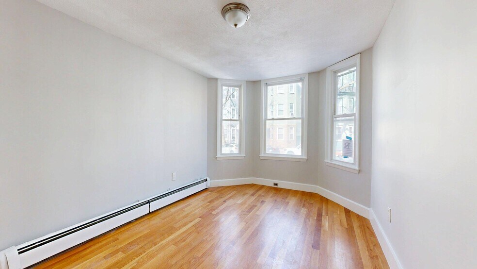 Building Photo - 205 Chelsea St