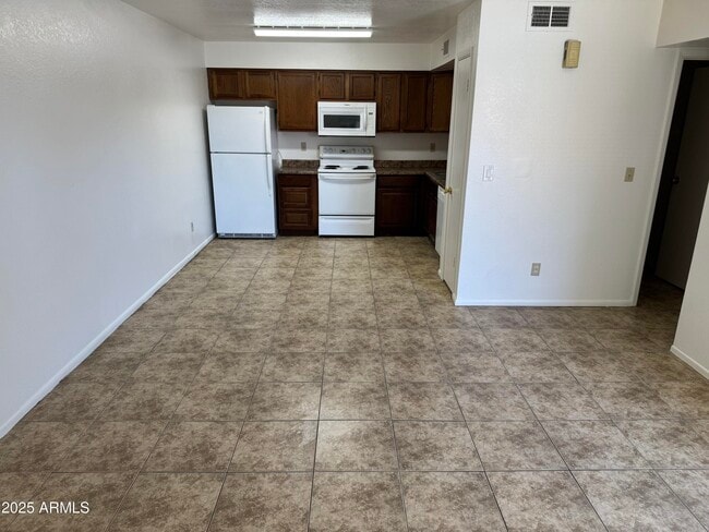 Primary Photo - 6148 E Greenway St