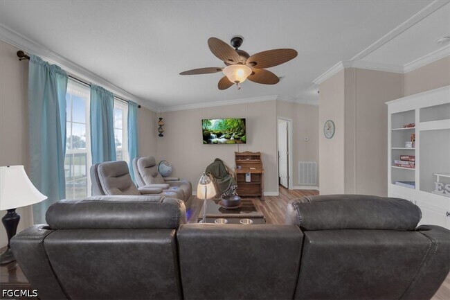 Building Photo - 701 Coral Dr