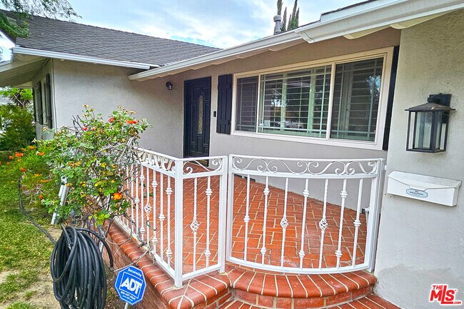 Building Photo - 22337 Cantara St