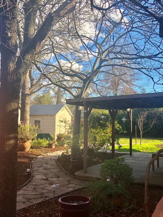 Building Photo - Tahoe Park Cutie! - JUST REDUCED