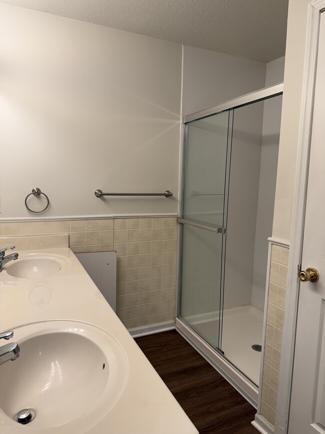 Building Photo - 6826 N Olive St