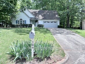 Building Photo - 209 Shotts Ct