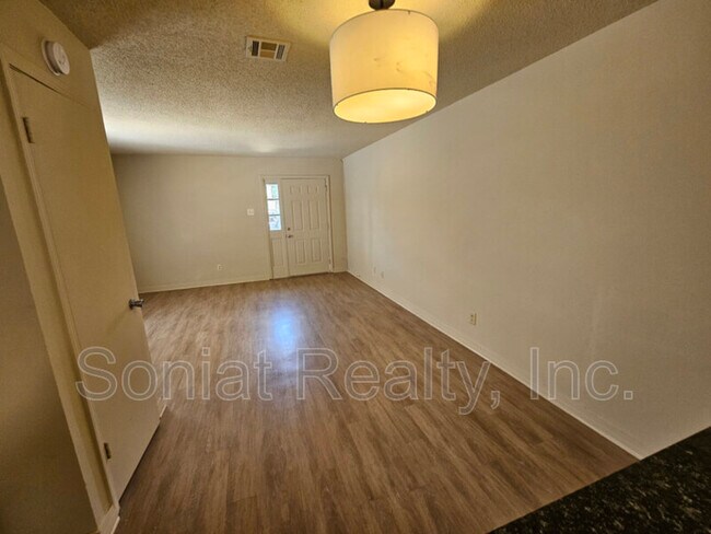 Building Photo - 345 Deckbar Avenue, D