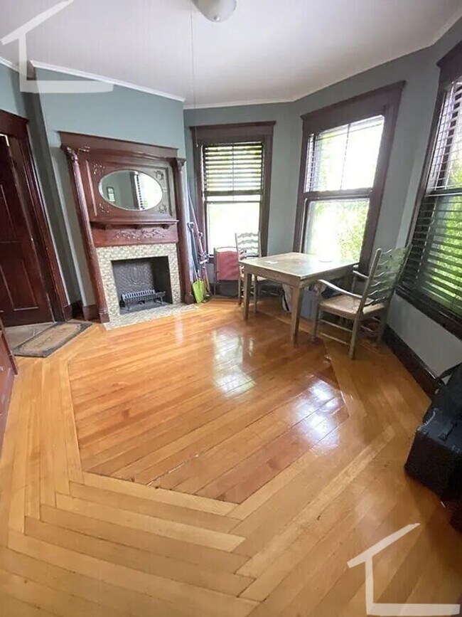 Building Photo - Goregous 3 bed in Allston