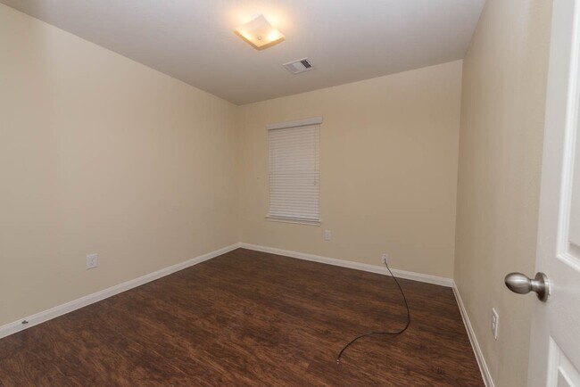 Building Photo - 12606 Mountain Daisy Rd