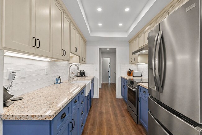 Building Photo - 7.5 Month Furnished Condo at Collwood Manor