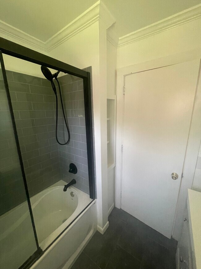 Newly updated guest bathroom - 4384 Walton Plz