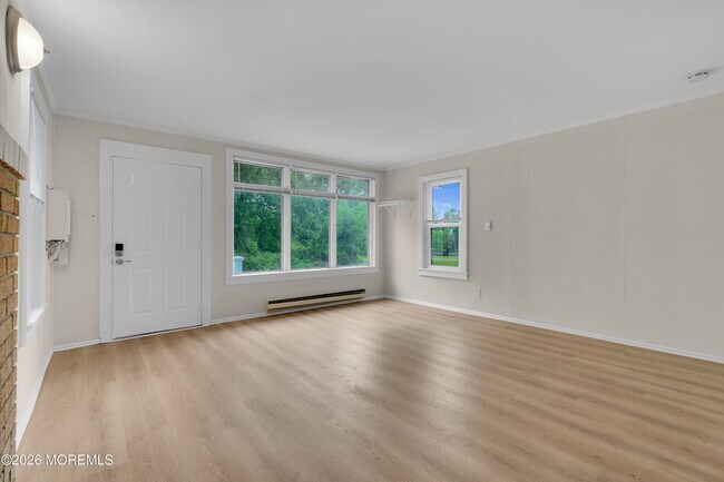 Building Photo - 302 Schoolhouse Rd