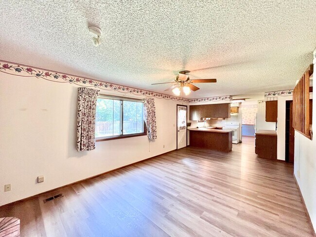 Building Photo - Spacious 4 bed/ 3 bath Two Story Home with Finished Basement - Lawn and Garden Care Included, New...