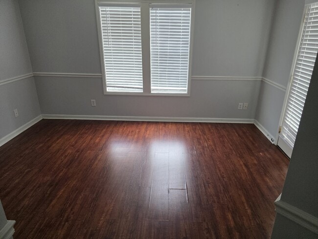 Building Photo - 979 Stewarts Creek Dr