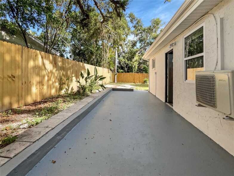 Building Photo - 10512 51st Terrace N