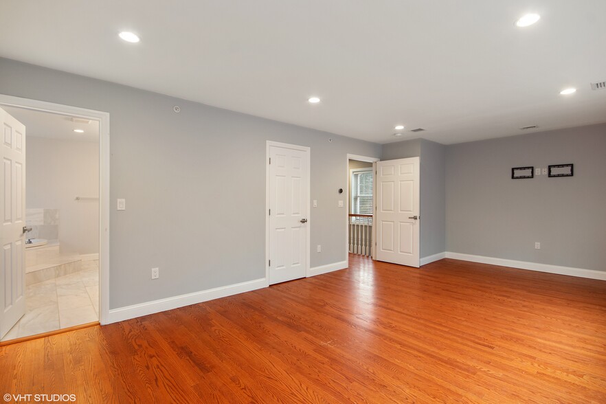 Master Bedroom - angle B - 275 croton dam road