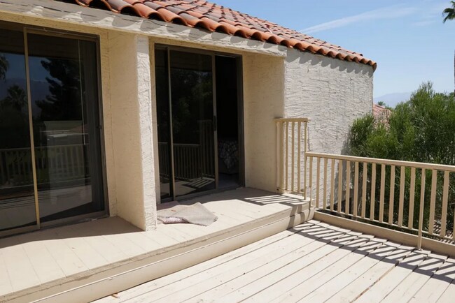 Building Photo - Newly Remodeled, Furnished 3 bed / 2.5 bat...