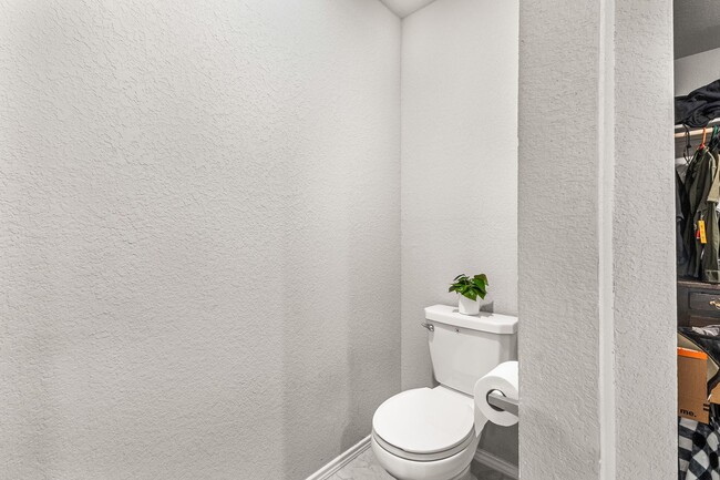 Building Photo - 4906 Karen Grn Dr