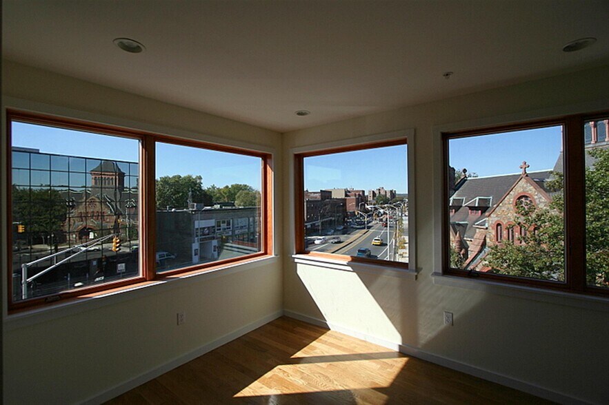 Building Photo - 8 Beech St