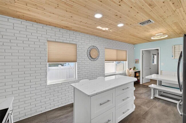 Building Photo - 2444 34th Ave N