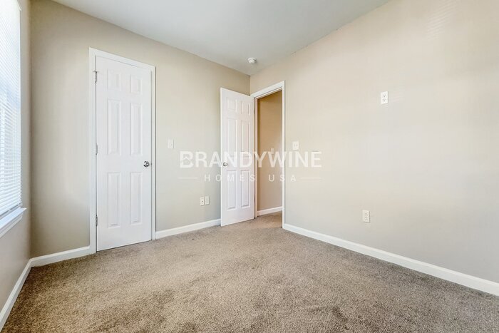 Building Photo - 6065 Flagstaf Walk
