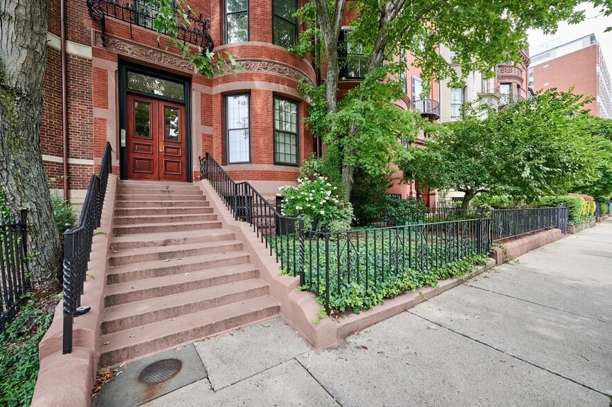 Building Photo - 354 Beacon St