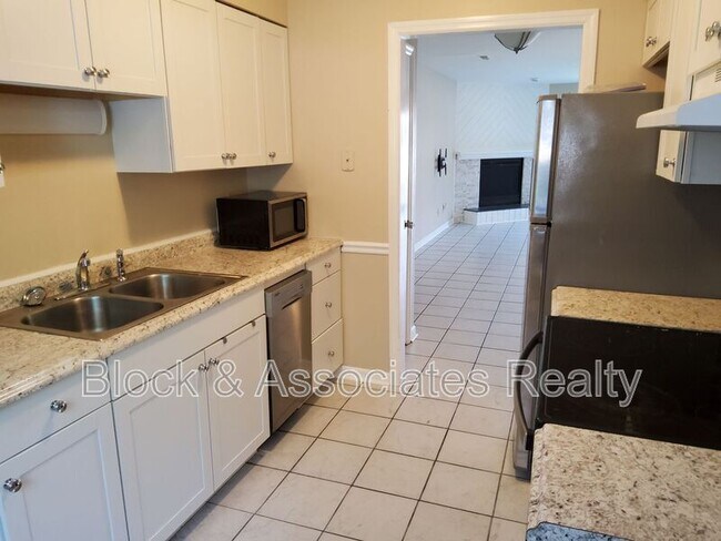 Building Photo - 185 Forest View Dr