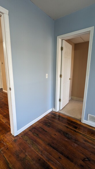 Building Photo - 1553 Helderberg Ave