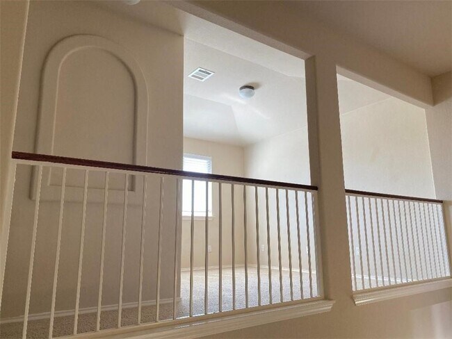 Building Photo - 606 Alamo Plaza Dr