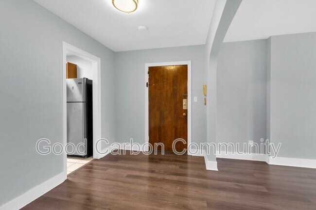 Building Photo - 20 E Morris Ave