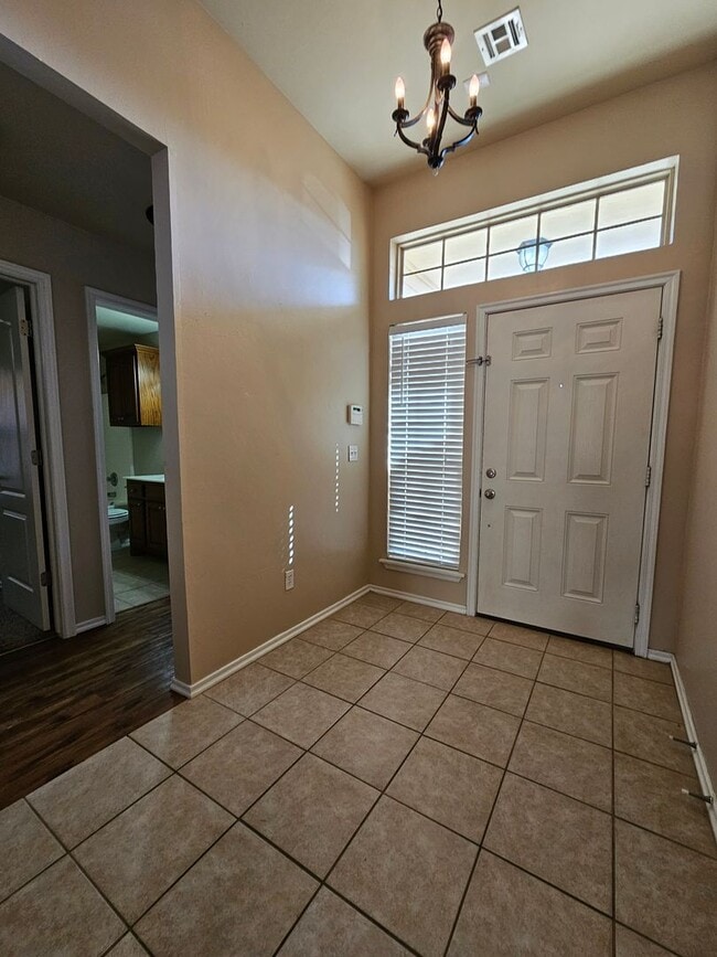 Building Photo - (3) Bed/(2) Bath in NE Norman Avail NOW!