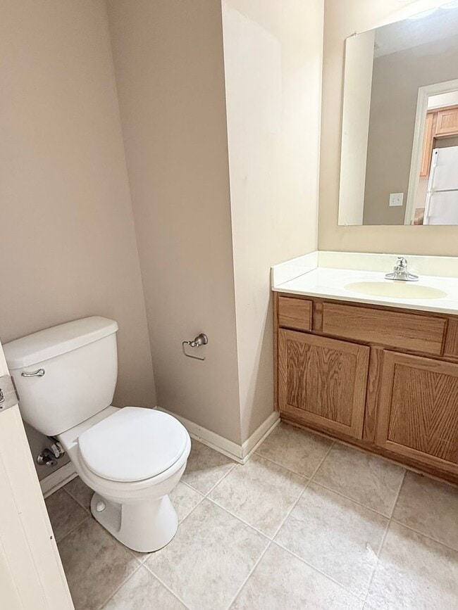 Building Photo - Great Townhome!