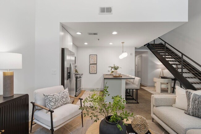 Building Photo - 905 Juniper St NE