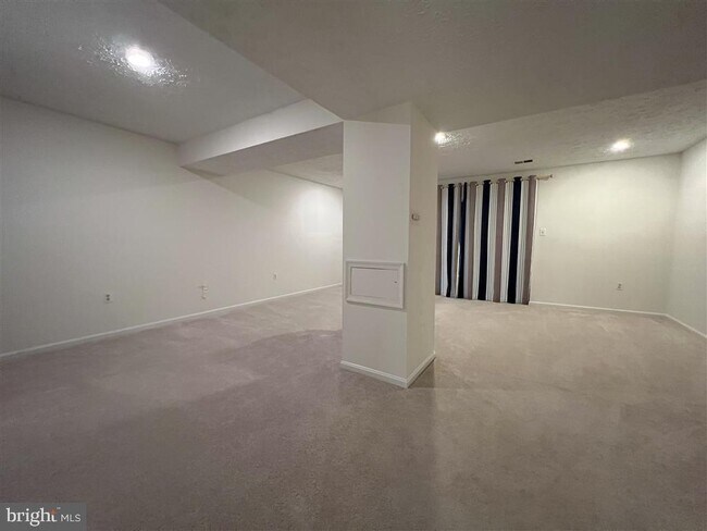Building Photo - 11405 Encore Dr