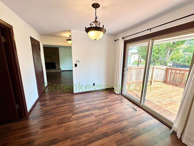 Building Photo - 3-Bedroom, 1.5-Bathroom House in Concordia...