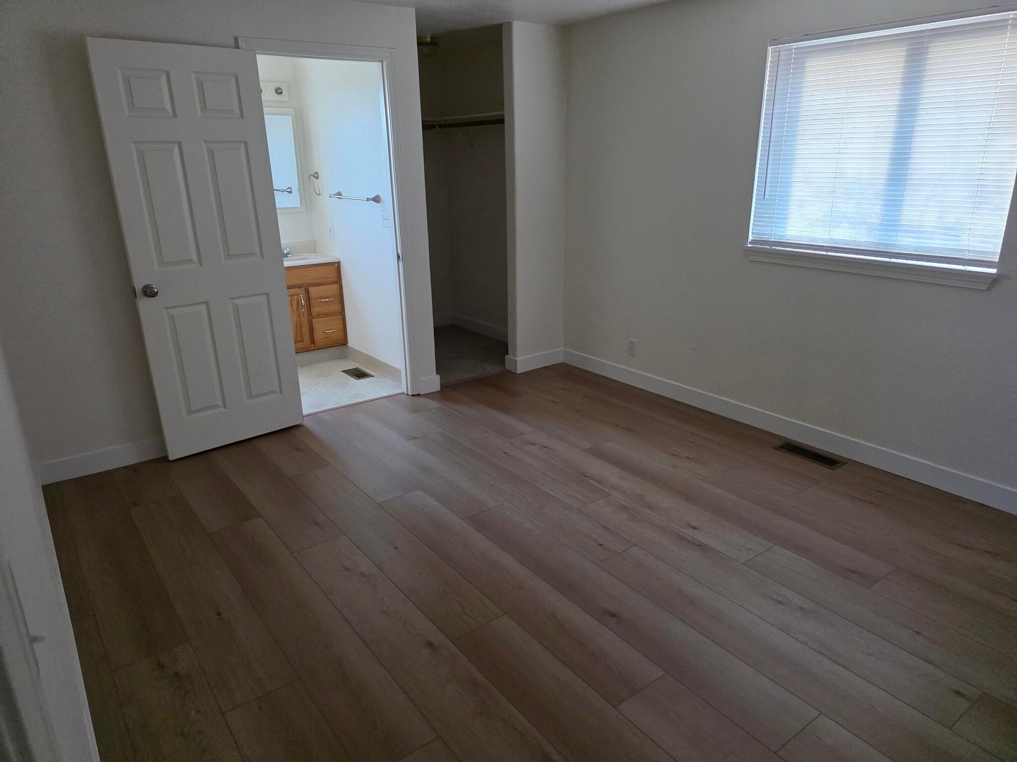 Building Photo - 963 SE Miller Ave