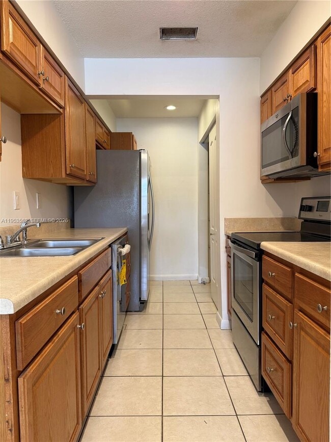 Building Photo - 951 SW 16th St