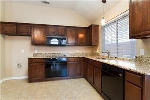 Building Photo - 4249 Pinewood Dr